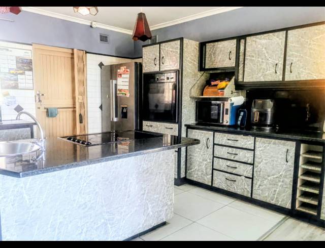 4 BEDROOM HOUSE FOR SALE IN ESCOMBE